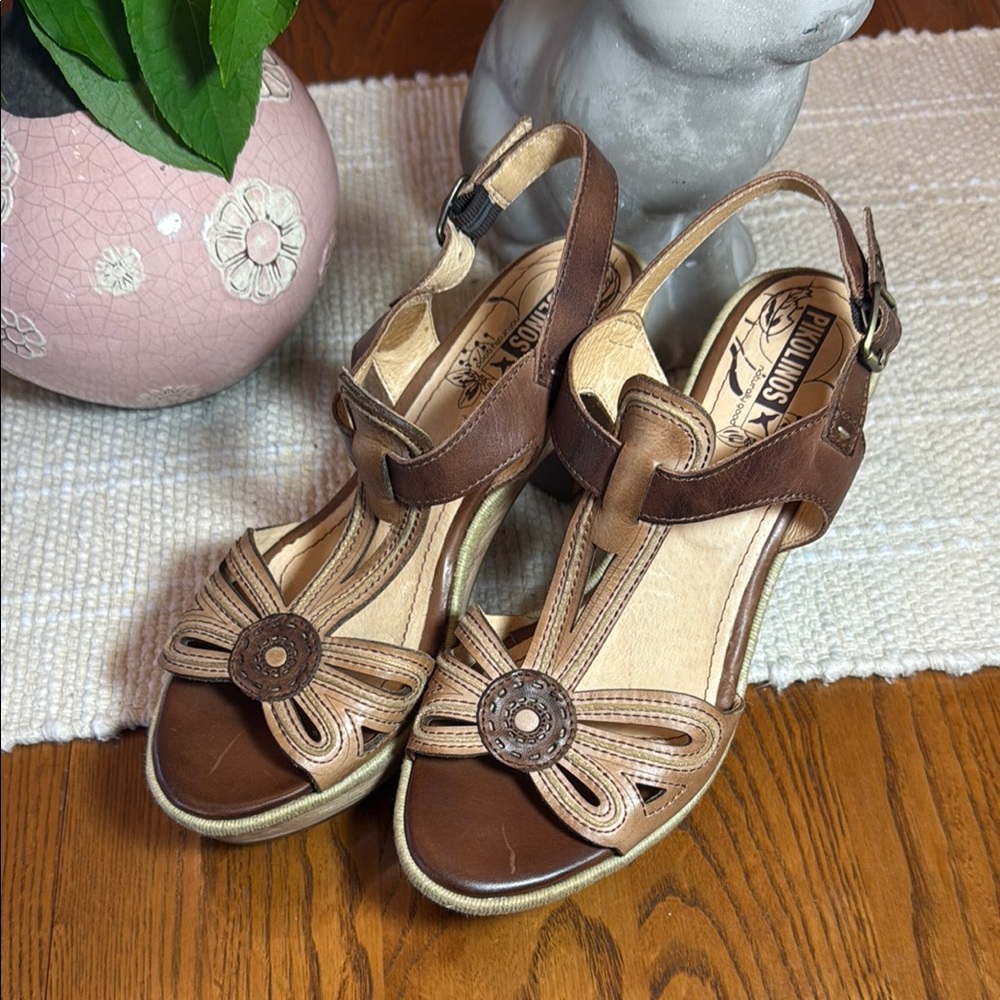 PIKOLINOS Tan and Cream Strappy Sandals